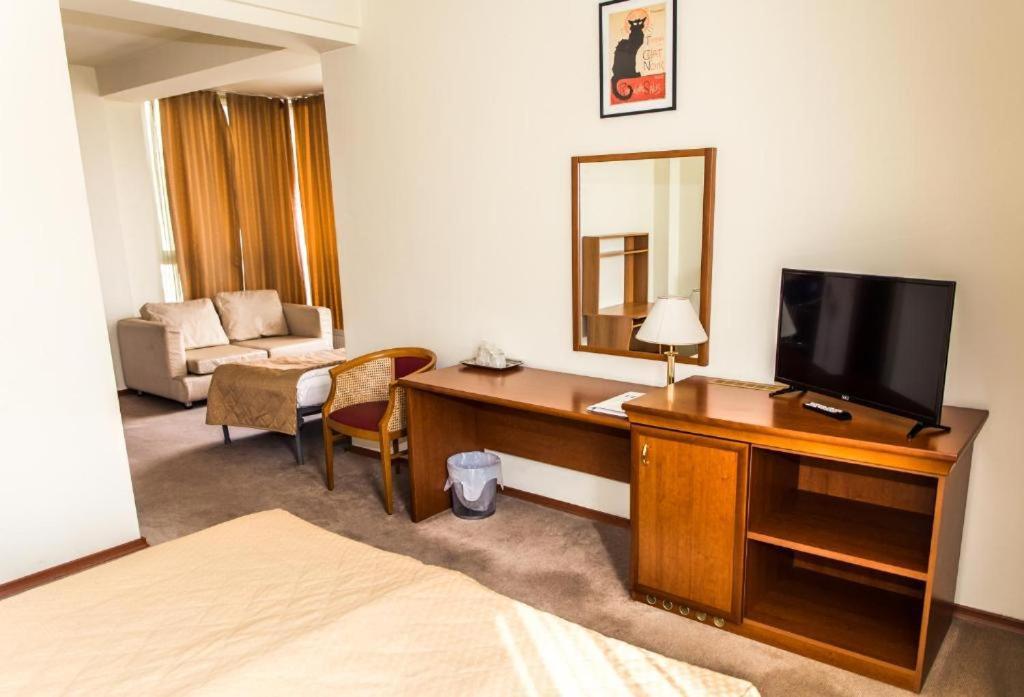 קלוז'-נאפוקה Hotel Seven מראה חיצוני תמונה