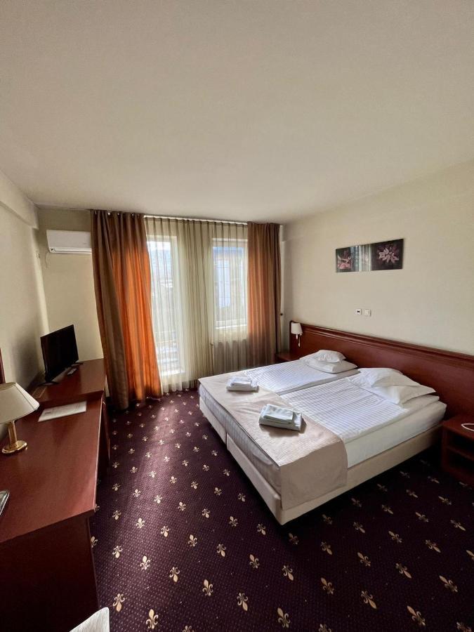 קלוז'-נאפוקה Hotel Seven מראה חיצוני תמונה