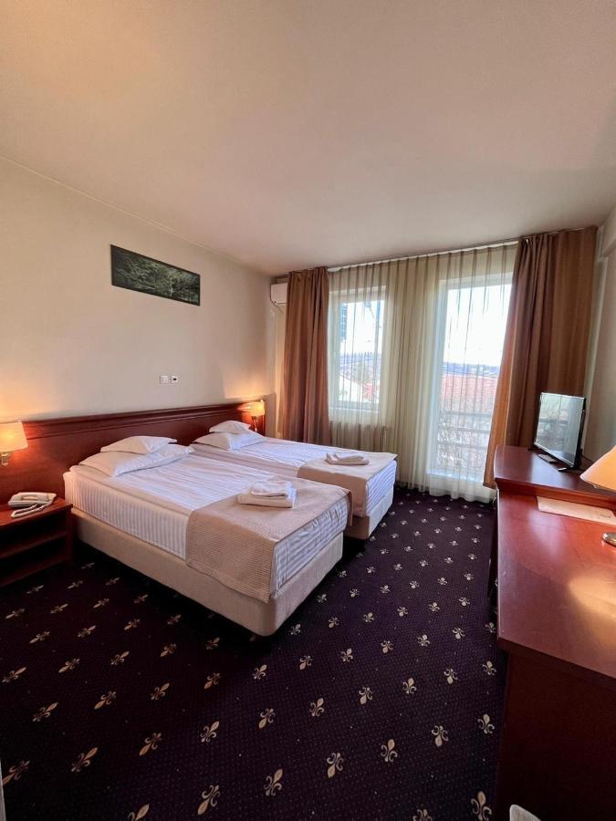 קלוז'-נאפוקה Hotel Seven מראה חיצוני תמונה