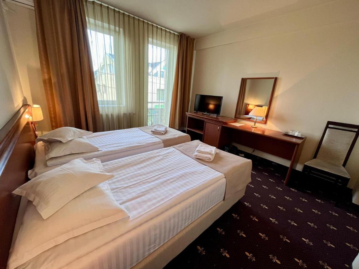 קלוז'-נאפוקה Hotel Seven מראה חיצוני תמונה