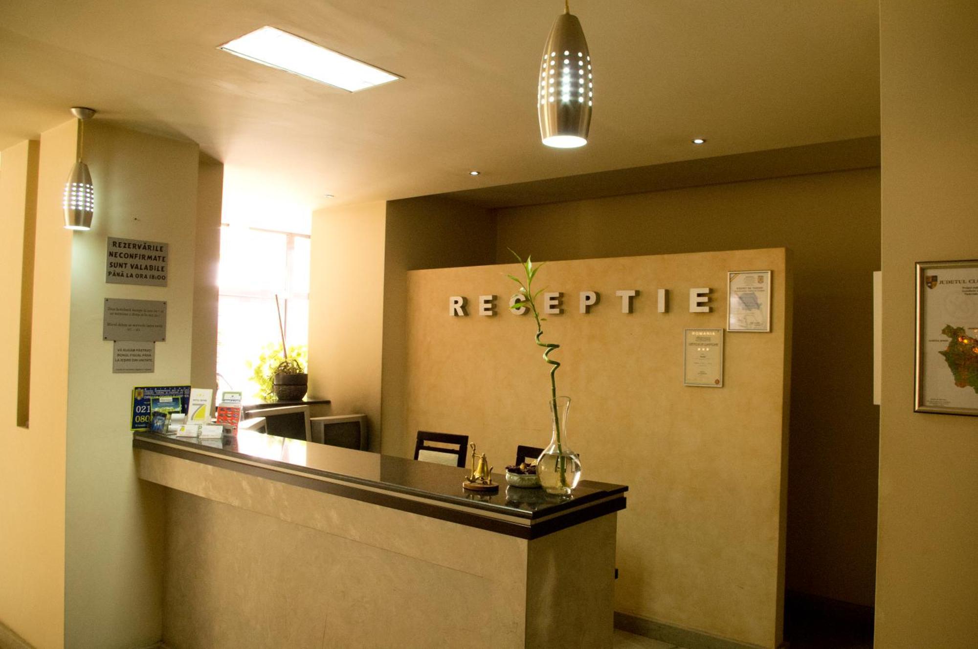 קלוז'-נאפוקה Hotel Seven מראה חיצוני תמונה