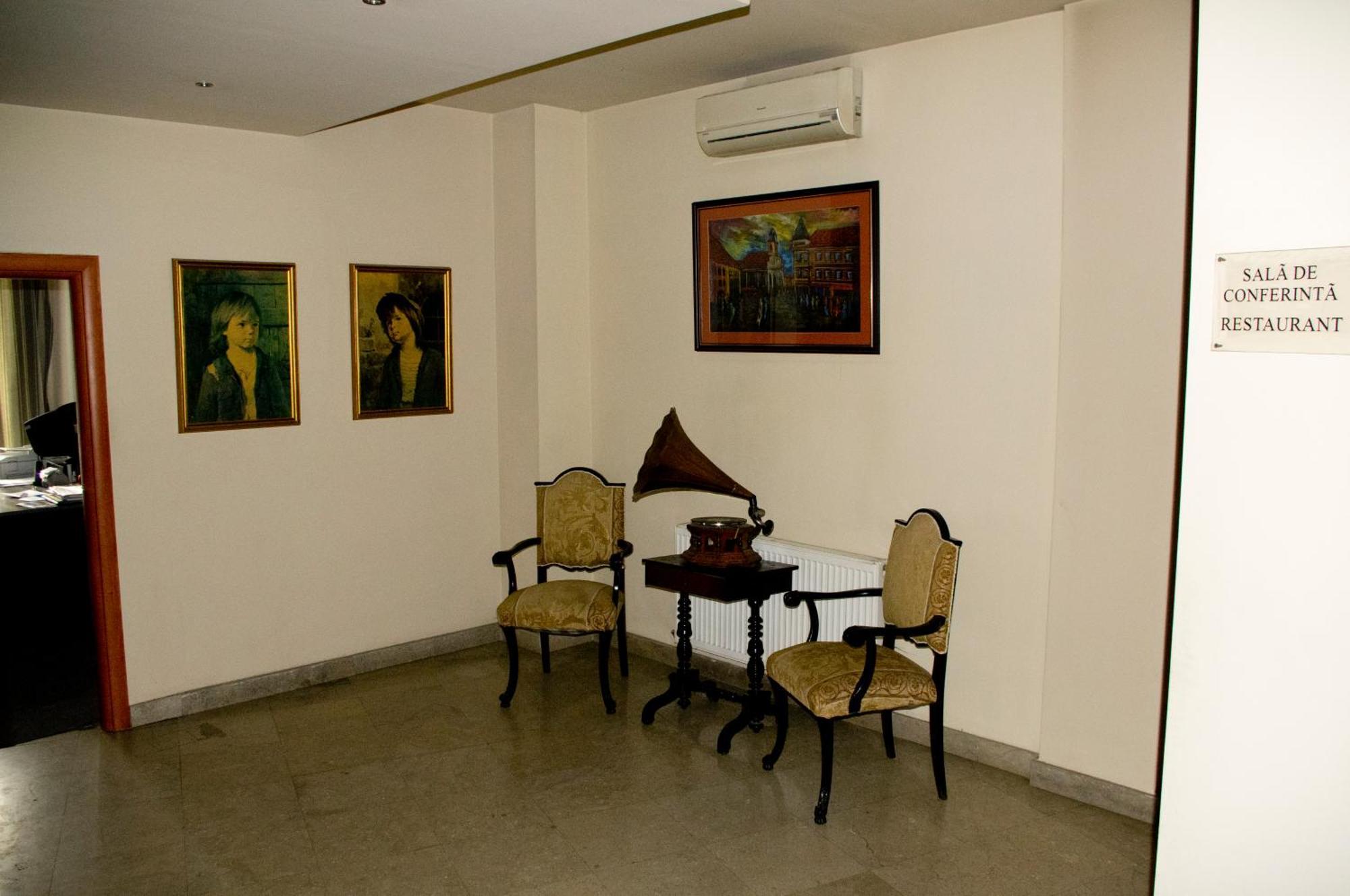 קלוז'-נאפוקה Hotel Seven מראה חיצוני תמונה