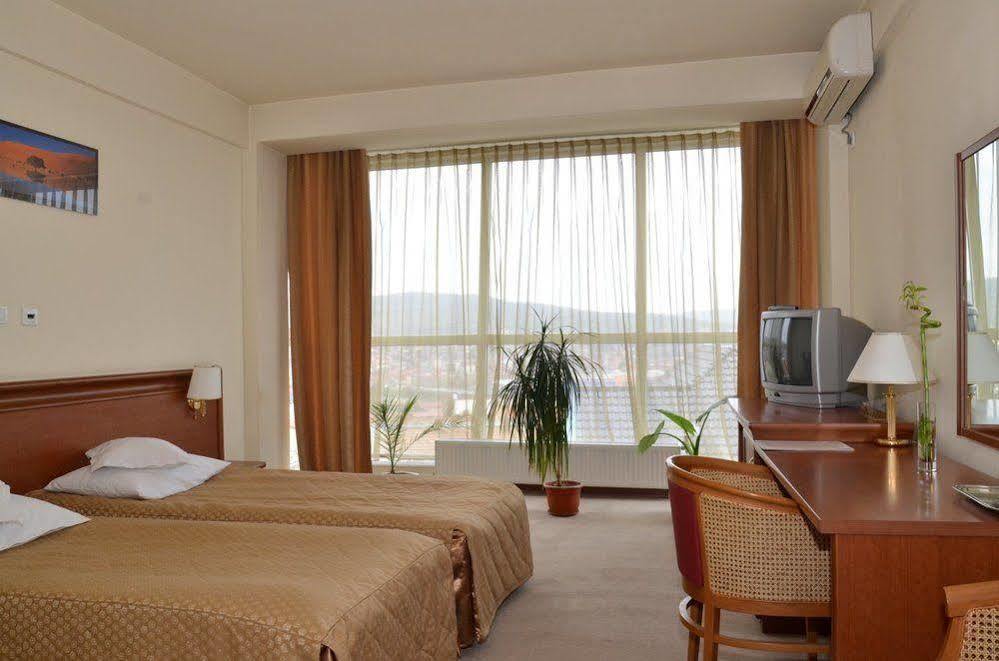 קלוז'-נאפוקה Hotel Seven מראה חיצוני תמונה